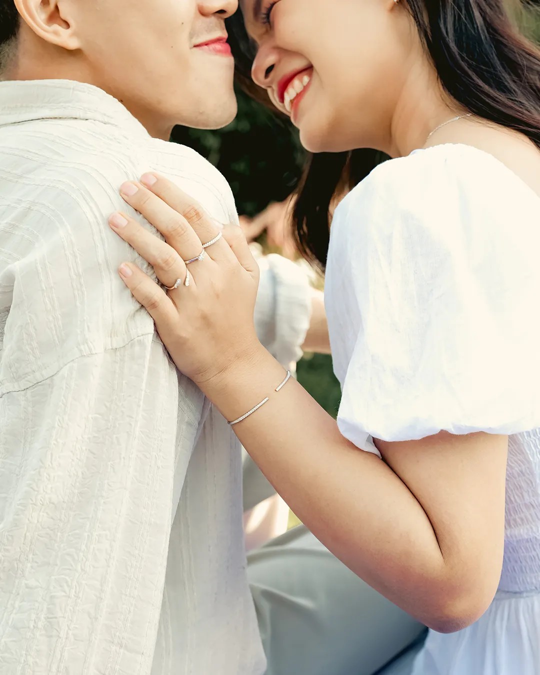 Wedding Rings, Promise Rings, dan Pendant: Perhiasan yang Melambangkan Komitmen